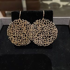 Flat mesh gold plated earrings